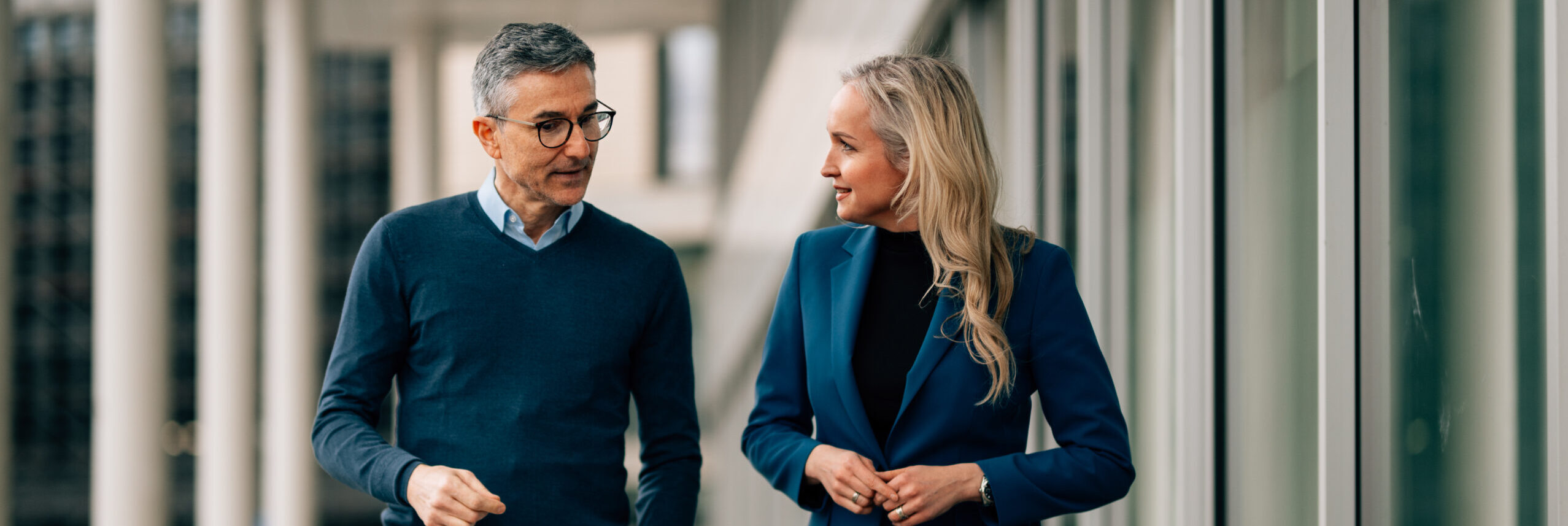 24-02 – Der Personalberater Coach GmbH - Simone Straub - Fotos CEO - Office - Outdoor Lifestyle-7650