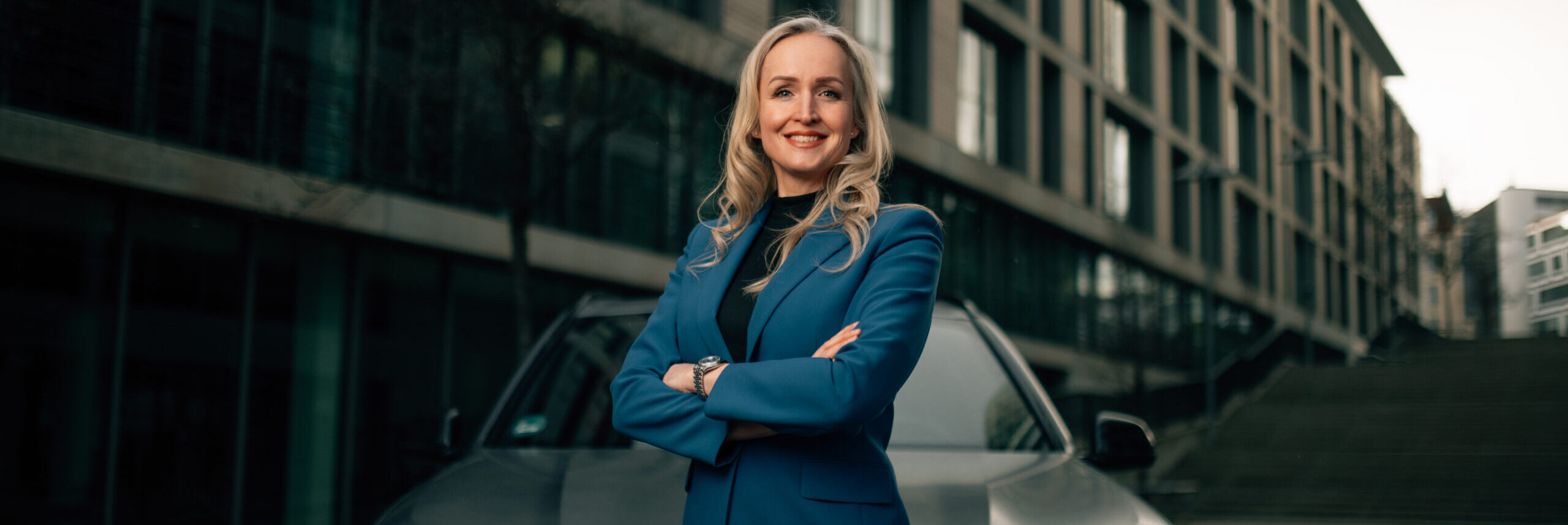 24-02 – Der Personalberater Coach GmbH - Simone Straub - Fotos CEO - Office - Outdoor Lifestyle-7856